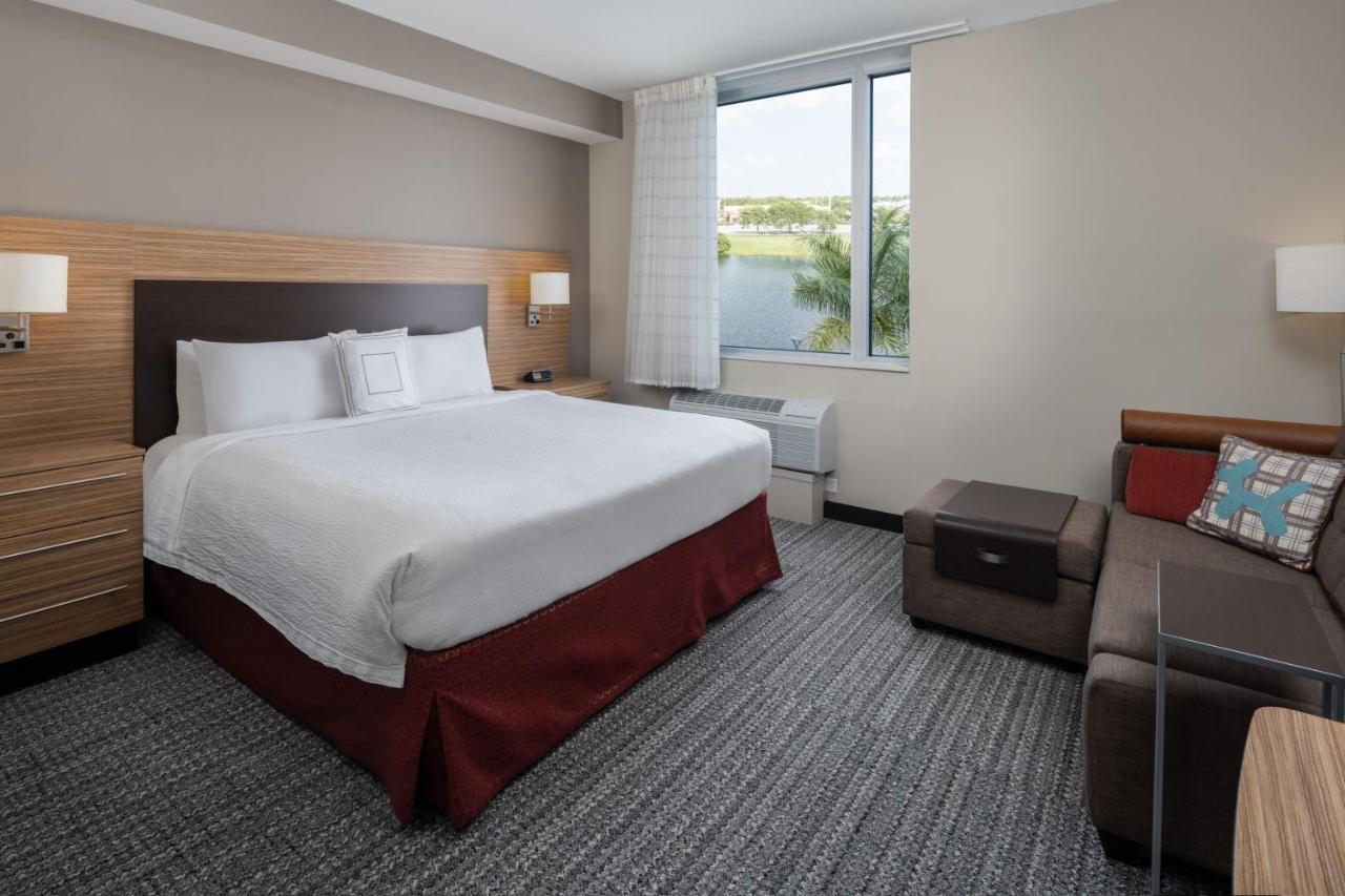 Towneplace Suites Miami Kendall West Kendale Lakes Екстериор снимка
